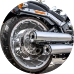 Composants de moteur de moto sur mesure, fabriqués par usinage CNC de précision et moulage en uréthane.