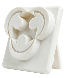 Composants industriels en plastique imprimés en 3D présentant une finition de surface et une précision de haute qualité.