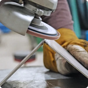 Métodos de acabado industrial que incluyen lapeado, bruñido y electropulido para diversos requisitos de superficie.