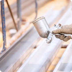 Auswahl von Metallen, die mit Pulverbeschichtung kompatibel sind, einschließlich Aluminium, Stahl und verzinkten Oberflächen