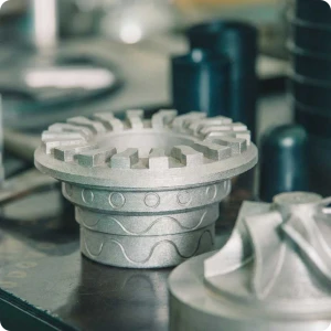 Industrielle 3D-gedruckte Metallteile mittels DMLS- und Binder-Jet-Metall-Auftragsfertigungstechnologie