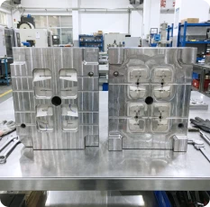 Prototipo de moldeo por inyección de bajo coste que produce piezas de plástico con calidad de producción para su validación.
