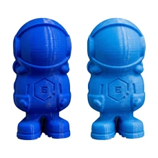 Pièce industrielle en plastique présentant une texture stratifiée obtenue par modélisation par dépôt de fil fondu (FDM).